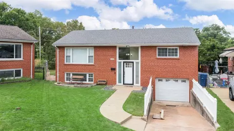 6957 Wanda Ct, Saint Louis, MO 63116