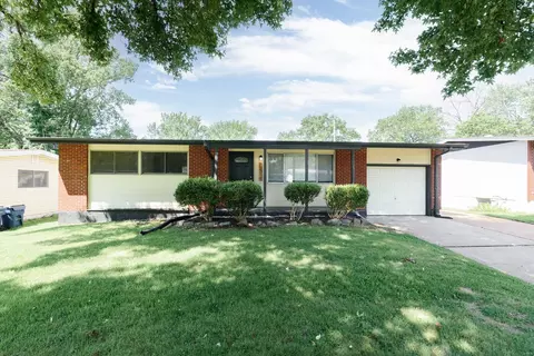 10319 Quaker Dr, Saint Louis, MO 63136