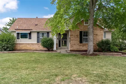 1106 Saddlebrook Ct S, Saint Charles, MO 63304