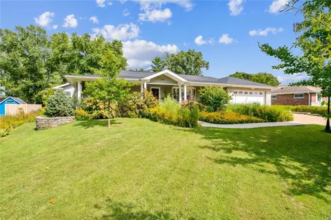 9448 Robert Deves Dr, Crestwood, MO 63126