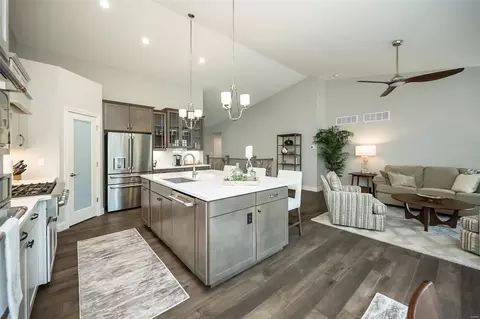 Kitchen - 263 Keaton Woods Dr, O'fallon, MO 63368 photo 4 of 5