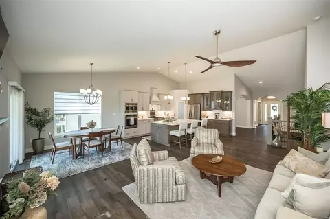 Living - 263 Keaton Woods Dr, O'fallon, MO 63368 photo 2 of 4