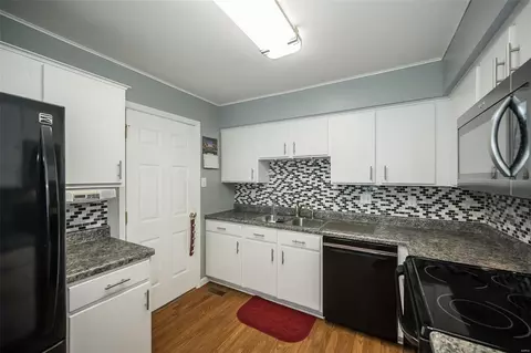 1024 Treetop Village Dr, Ballwin, MO 63021 photo 15