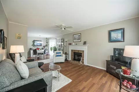 1024 Treetop Village Dr, Ballwin, MO 63021 photo 5