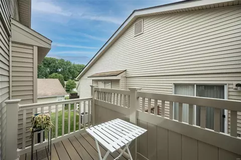 1024 Treetop Village Dr, Ballwin, MO 63021 photo 3