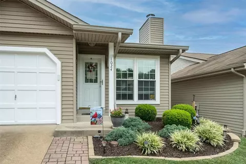 1024 Treetop Village Dr, Ballwin, MO 63021 photo 2