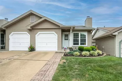 1024 Treetop Village Dr, Ballwin, MO 63021