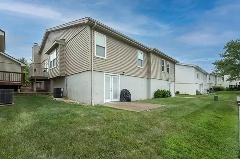 1024 Treetop Village Dr, Ballwin, MO 63021 photo 4