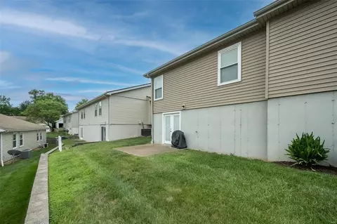 1024 Treetop Village Dr, Ballwin, MO 63021 photo 32