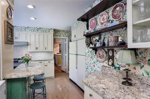 Kitchen - 26 Dielman Rd, Ladue, MO 63124 photo 3 of 3