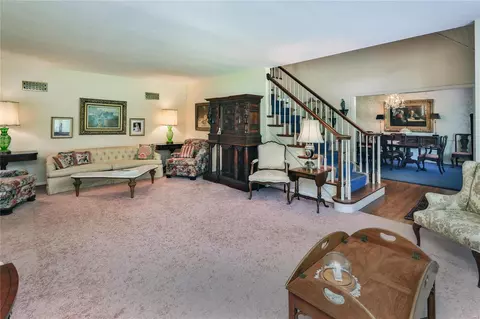 Living - 26 Dielman Rd, Ladue, MO 63124 photo 1 of 4