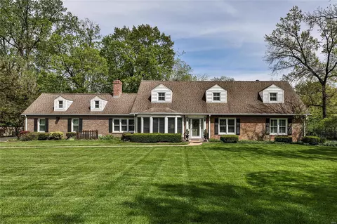 26 Dielman Rd, Ladue, MO 63124