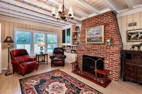 Living - 26 Dielman Rd, Ladue, MO 63124 photo 3 of 4