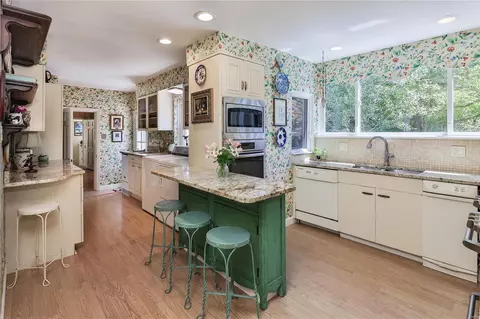Kitchen - 26 Dielman Rd, Ladue, MO 63124 photo 1 of 3