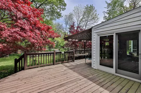 Exterior - 26 Dielman Rd, Ladue, MO 63124 photo 6 of 9