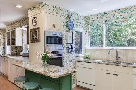 Kitchen - 26 Dielman Rd, Ladue, MO 63124 photo 2 of 3