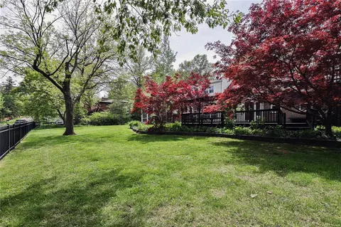 Exterior - 26 Dielman Rd, Ladue, MO 63124 photo 2 of 9