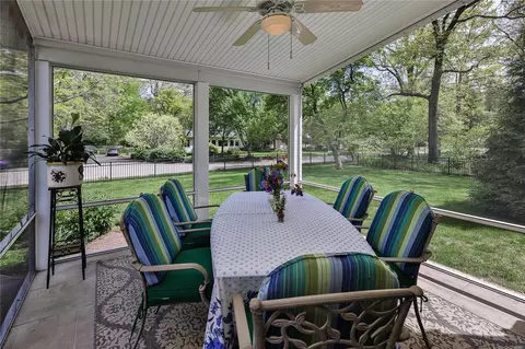 Exterior - 26 Dielman Rd, Ladue, MO 63124 photo 4 of 9