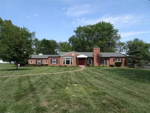 9840 Bridle Trail Ln, Saint Louis, MO 63128