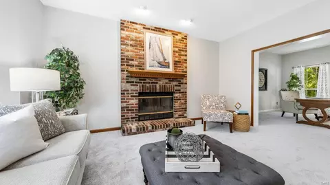 Living - 927 Pheasant Woods Dr, Manchester, MO 63021 photo 5 of 5