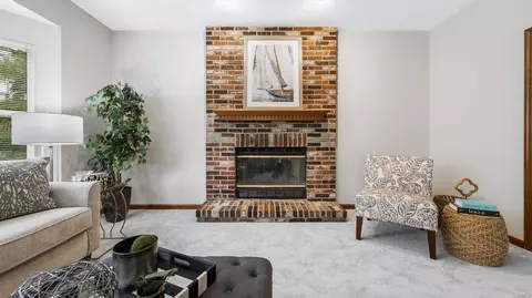 Living - 927 Pheasant Woods Dr, Manchester, MO 63021 photo 3 of 5