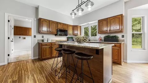 Kitchen - 927 Pheasant Woods Dr, Manchester, MO 63021 photo 2 of 3