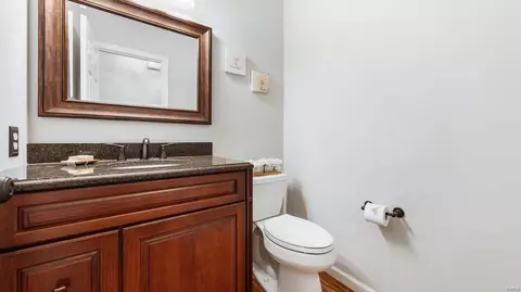 Bath - 927 Pheasant Woods Dr, Manchester, MO 63021 photo 1 of 4