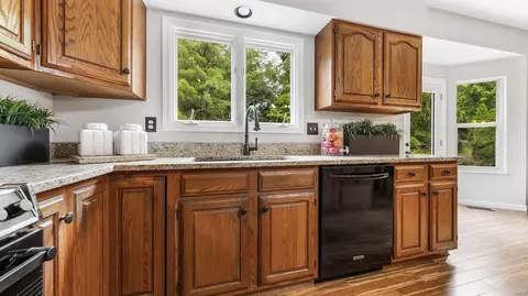 Kitchen - 927 Pheasant Woods Dr, Manchester, MO 63021 photo 3 of 3