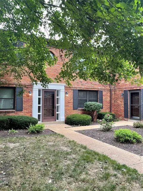 7937 Royal Arms Ct #2, Saint Louis, MO 63123