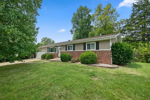 1199 Karon Dr, Saint Charles, MO 63304