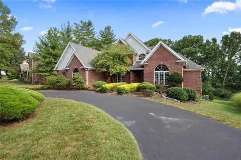 13518 Pine Wood Trl, Saint Louis, MO 63128