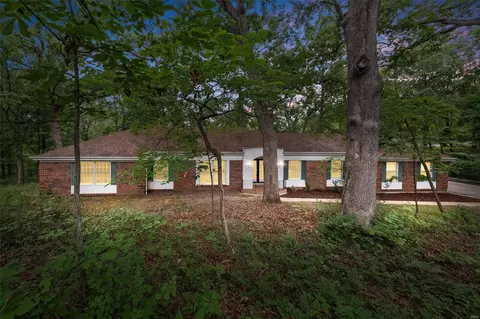 1735 Claymont Estates Dr, Chesterfield, MO 63017