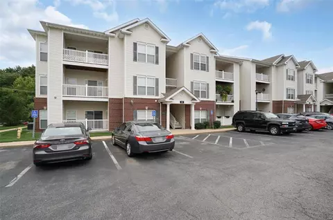 31 Kassebaum Ln #302, Saint Louis, MO 63129