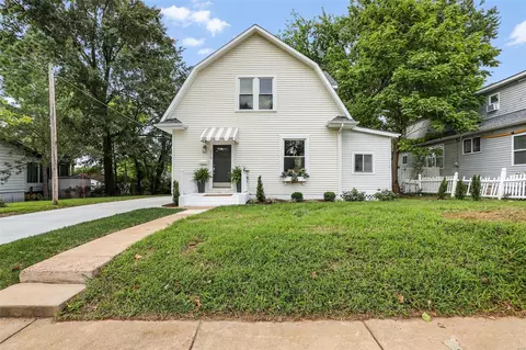 215 Eldridge Ave, Saint Louis, MO 63119