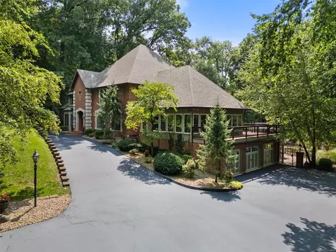 19 Huntington Forest Dr, Saint Charles, MO 63301
