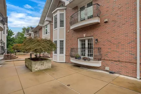 11299 Manchester Rd #2, Saint Louis, MO 63122