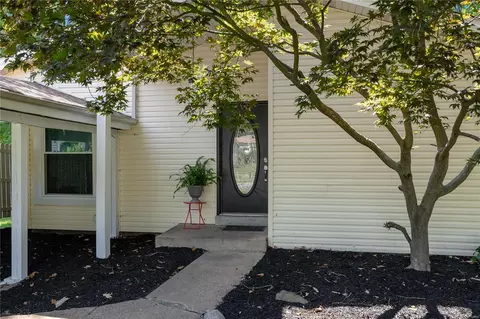 512 Blackearth Ct, Florissant, MO 63031