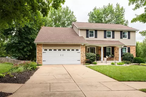 3631 Whispering Ridge Ln, Saint Louis, MO 63129