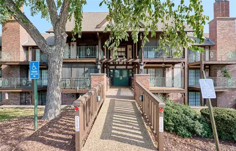 1436 Heritage Lndg #311, Saint Charles, MO 63303