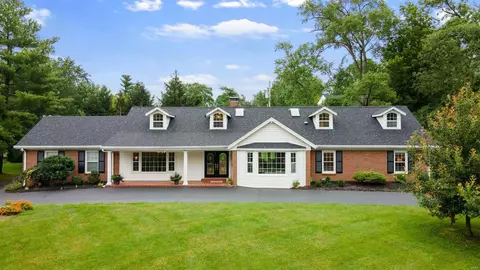 70 Clermont Ln, Ladue, MO 63124