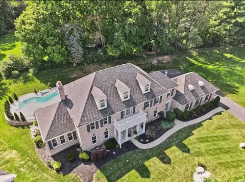 1072 Bristol Manor Dr, Ballwin, MO 63011
