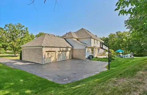 1072 Bristol Manor Dr, Ballwin, MO 63011 photo 8