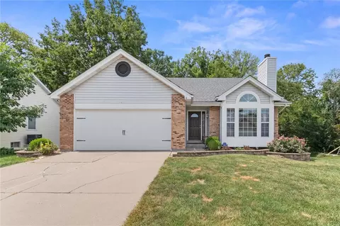 414 Misty Valley Dr, Saint Peters, MO 63376