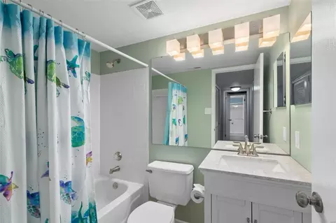 Bath - 7421 Triwoods Dr #E, Saint Louis, MO 63119 photo 2 of 2