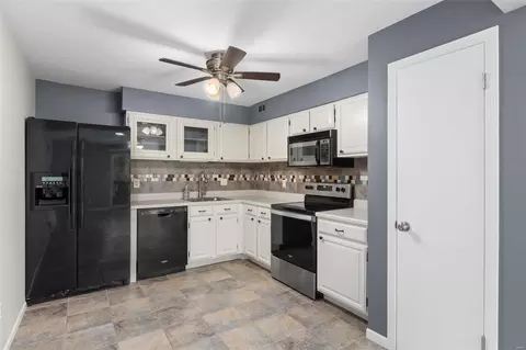 Kitchen - 7421 Triwoods Dr #E, Saint Louis, MO 63119 photo 3 of 4
