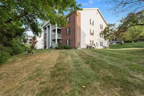 Exterior - 7421 Triwoods Dr #E, Saint Louis, MO 63119 photo 6 of 10