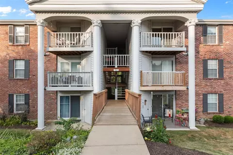 Exterior - 7421 Triwoods Dr #E, Saint Louis, MO 63119 photo 2 of 10