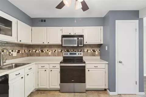 Kitchen - 7421 Triwoods Dr #E, Saint Louis, MO 63119 photo 1 of 4
