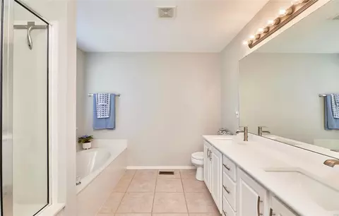 Bath - 607 Summer Stone Dr, O'fallon, MO 63368 photo 2 of 4