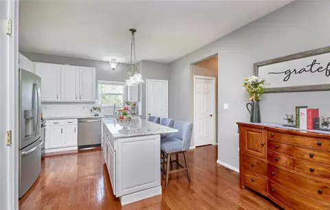 Kitchen - 607 Summer Stone Dr, O'fallon, MO 63368 photo 2 of 3